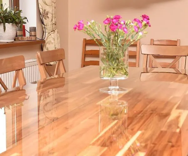 B10 Dom Lux Z Alpakami & Basen